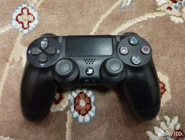 Игровая консоль Playstation 4