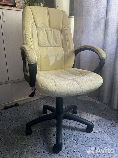 Офисное кресло, в перетяжку