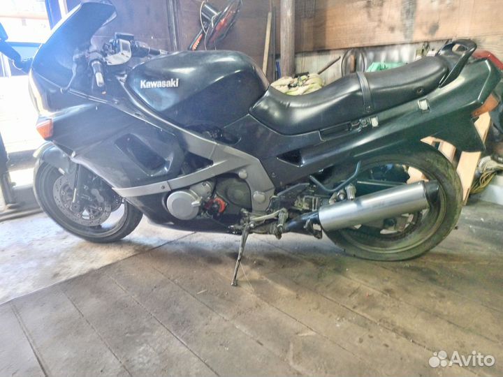 Kawasaki zzr400-1