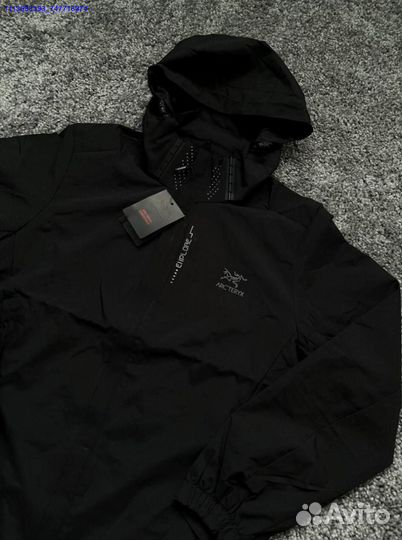 Ветровка Arcteryx черного цвета