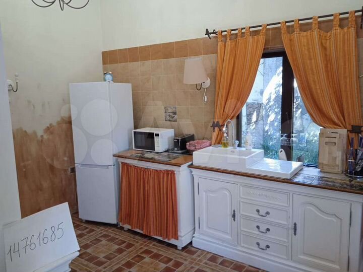 Коттедж 300 м² на участке 13 сот.