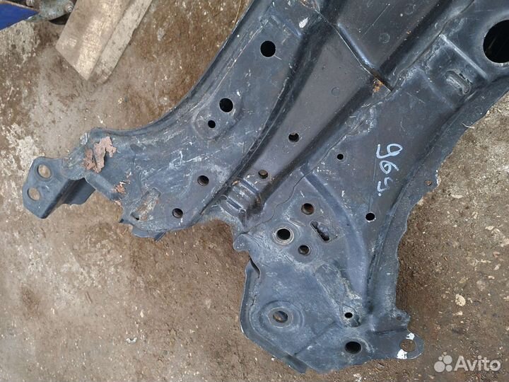 Подрамник передний Toyota Corolla E150