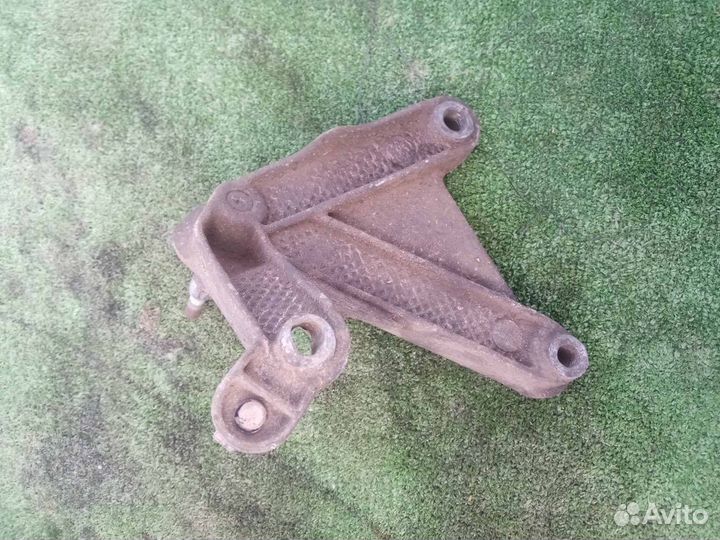 Кронштейн МКПП (кпп) Renault Megane 2 1.6 K4M812