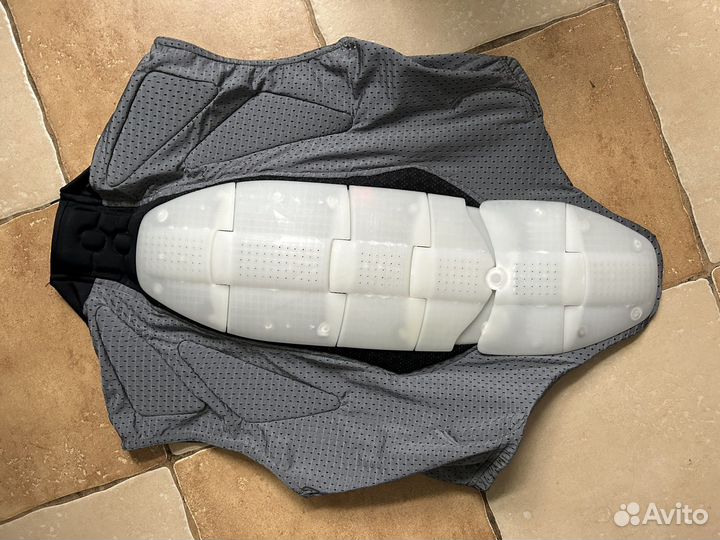 Защита спины dainese