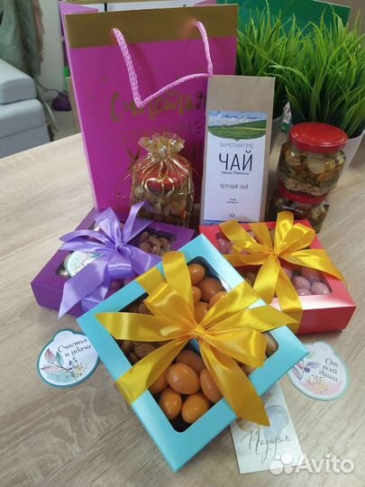 Подарочные наборы из продуктов: мед,орехи,шоколад