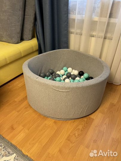 Сухой бассейн с шариками
