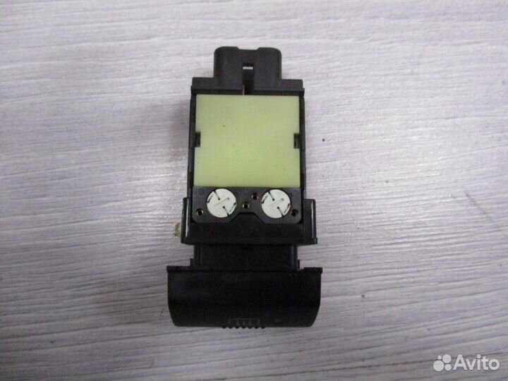 Кнопка выключатель Toyota Avensis 2 2001