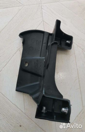 Vw Touareg 3 кронштейн фары верхний к панели левый