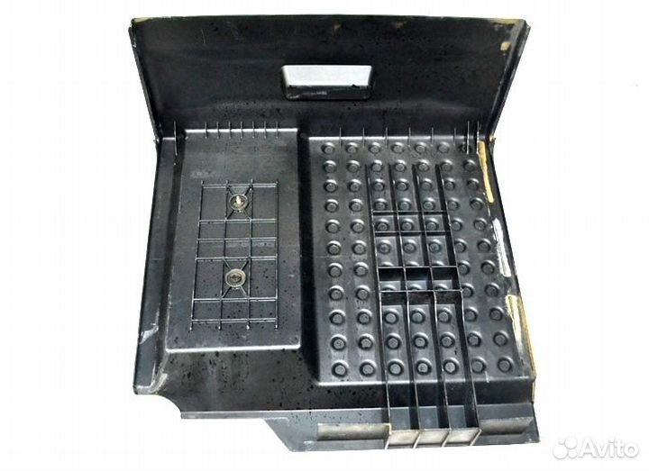 Крышка аккумуляторного ящика volvo FH (01.05)