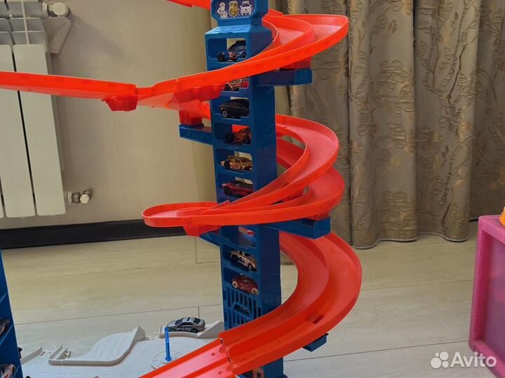 Hot wheels мега гараж