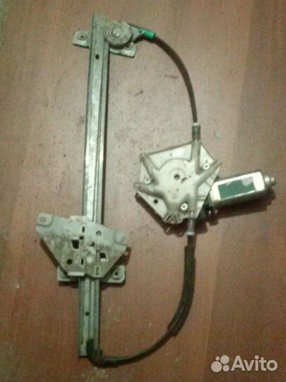 Передний правый стеклопод на вольвоv40-S40 2000-04