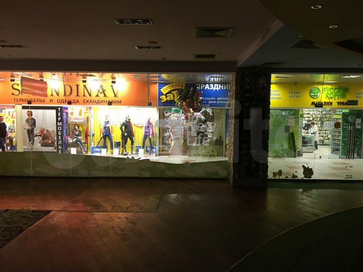 Сдам торговое помещение, 135.9 м²