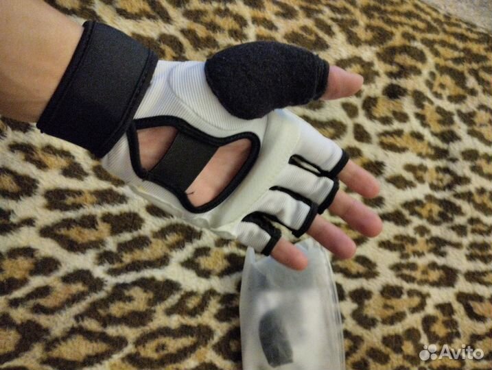 Перчатки для единоборств