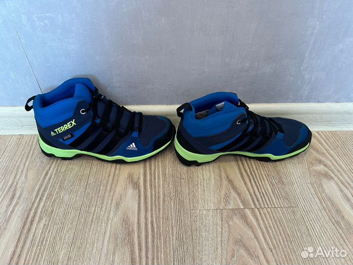 Кроссовки adidas