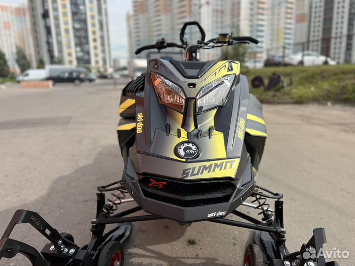 Снегоход BRP Summit X Expert turbo
