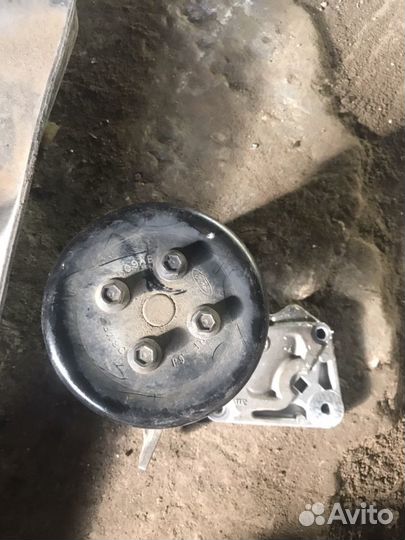 Помпа, водяной насос для Ford Focus 2 1.6 115 л.с