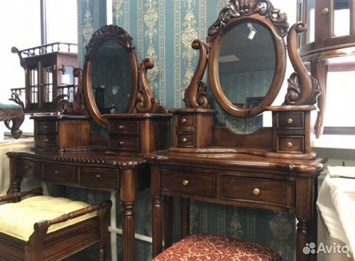 Туалетный столик с зеркалом из массива