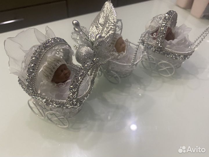 Коляски ажурные с младенцами -ручная работа