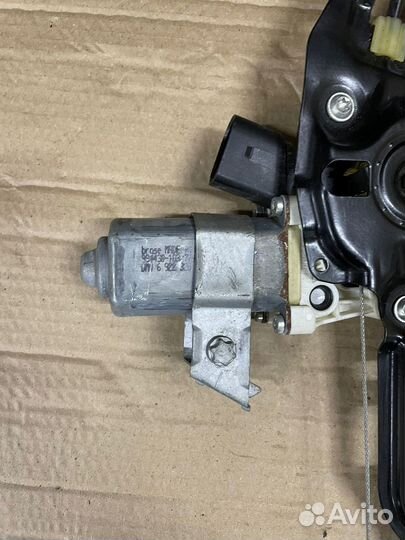 Стеклоподъемник задней правой двери BMW E60/E61