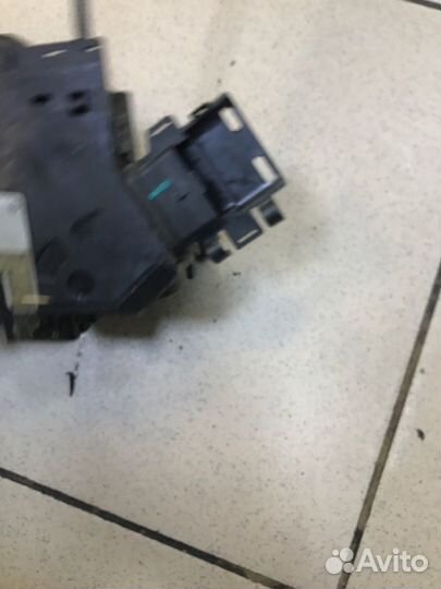 Замок дверной задний левый Renault Megane 3