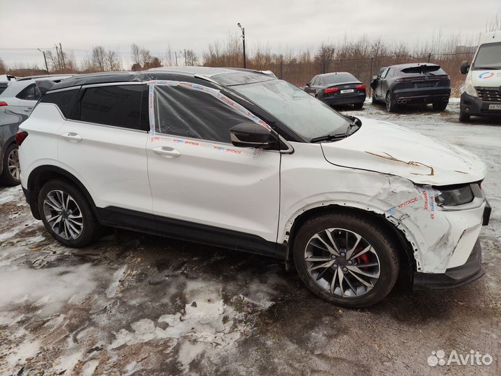 Geely Coolray 1.5 AMT, 2022, битый, 31 834 км