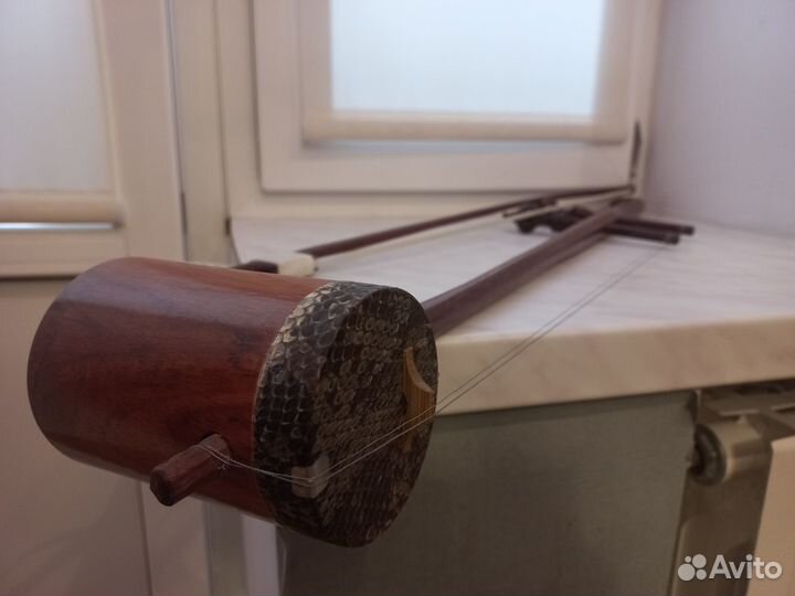 Камбоджийский музыкальный инструмент - скрипка соу