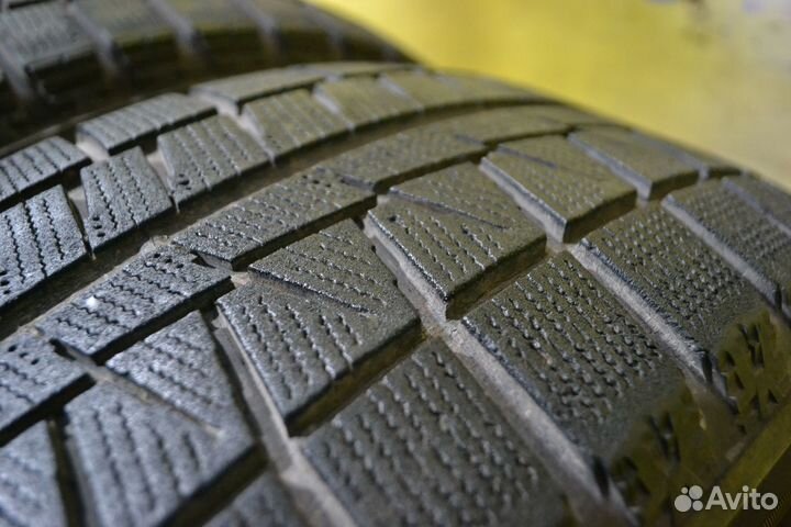 Bridgestone Blizzak Revo GZ 215/60 R16