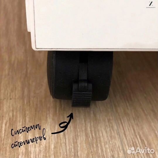 Туалетный столик визажиста с гримерным зеркалом