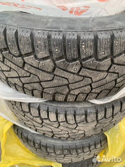 Pirelli Ice Zero 235/65 R17
