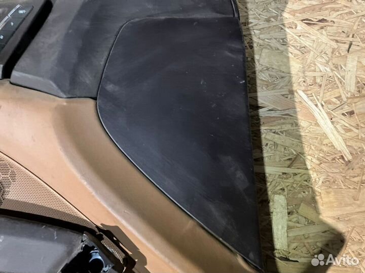 Обшивка передней левой двери Cayenne 958 по частям