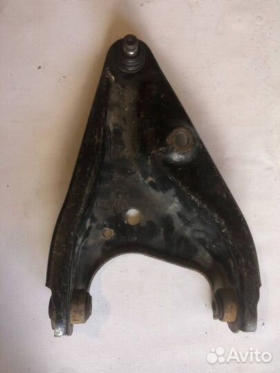 Рычаг подвески передний правый Nissan Almera