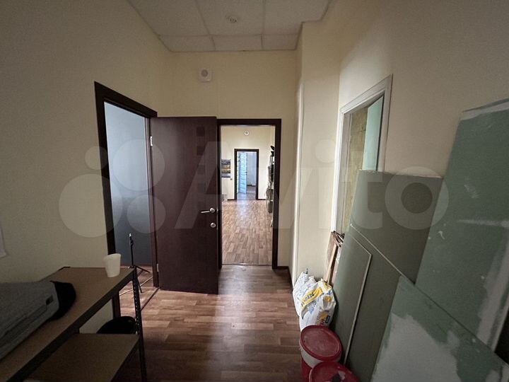 Офис из 5 кабинетов у метро, 106.3 м²