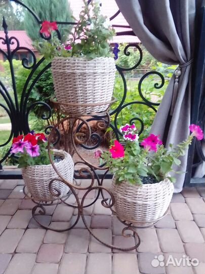 Кашпо из искусственного ротанга