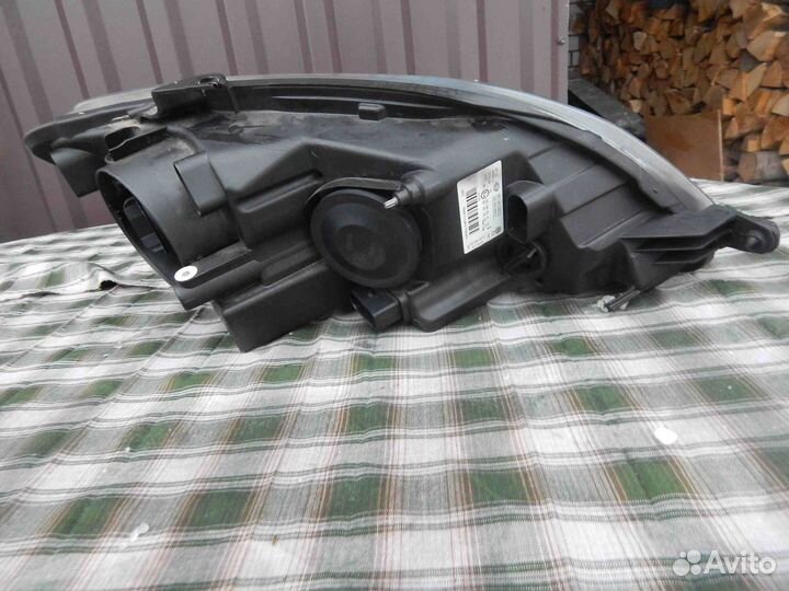 Фара левая Volkswagen Golf Plus 2 поколение (2009