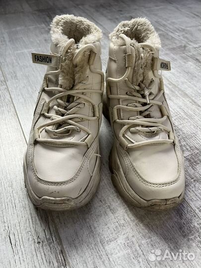 Кроссовки на меху