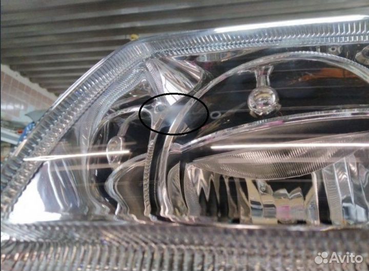 Фара левая Chrysler 300C 2004-2011