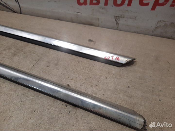 Молдинг стекла передний Mercedes E250 C207 271.860