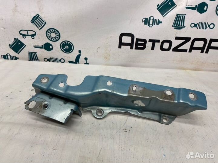 Кронштейн крыла передний правый Renault Scenic