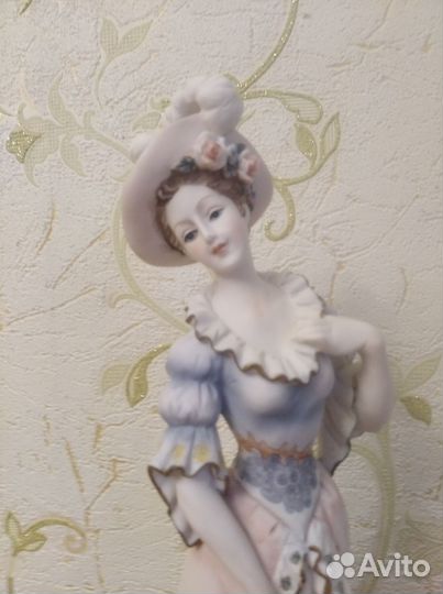 Статуэтка Дама