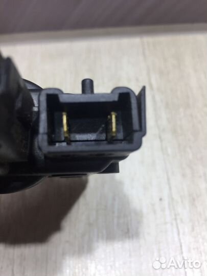 Активатор доводчик замка Renault fluence