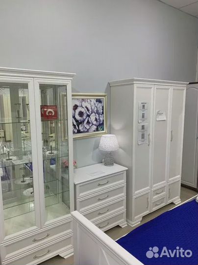 Шкаф витрина 2-х дверная белая