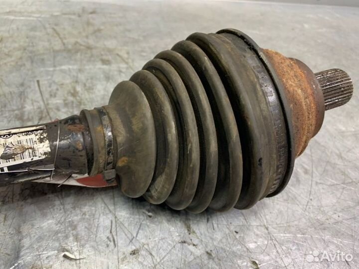 Полуось передняя левая Skoda Octavia (A5 1Z)