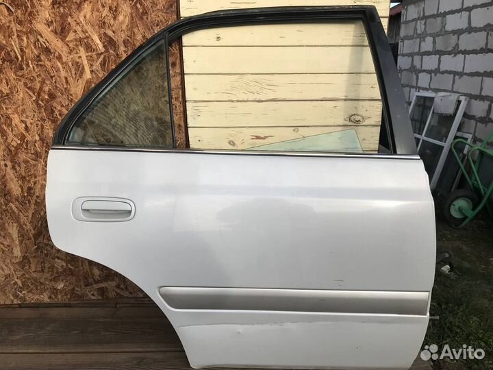 Дверь задняя правая Toyota Corona Premio AT211