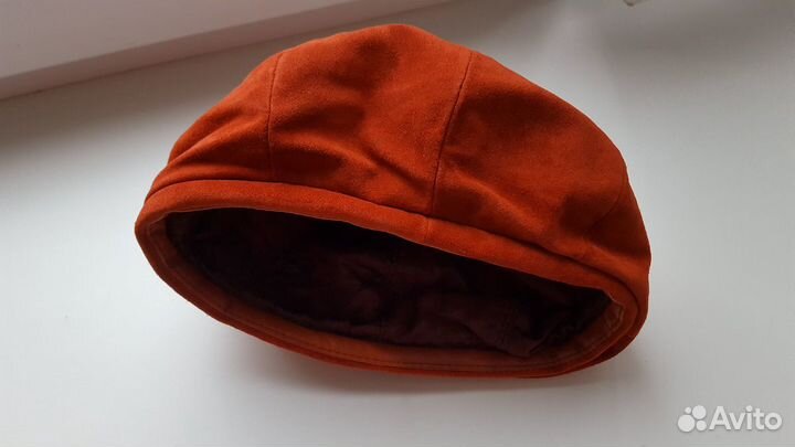 Новый стильный берет из натуральной замши
