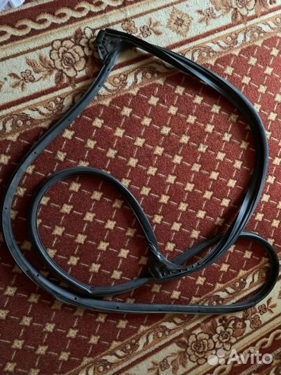 Уплотнитель задней левой двери mazda 6 gj(седан)