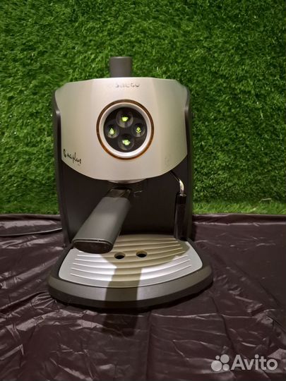 Кофеварка рожковая saeco