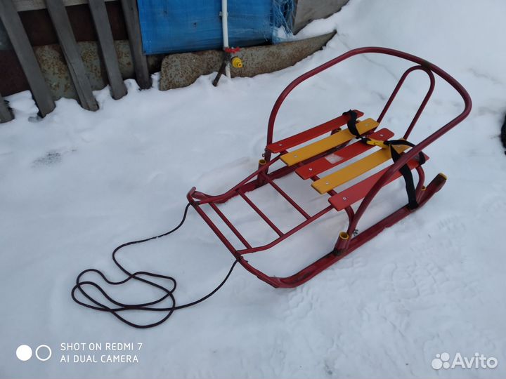 Детские санки с ручкой и колесами