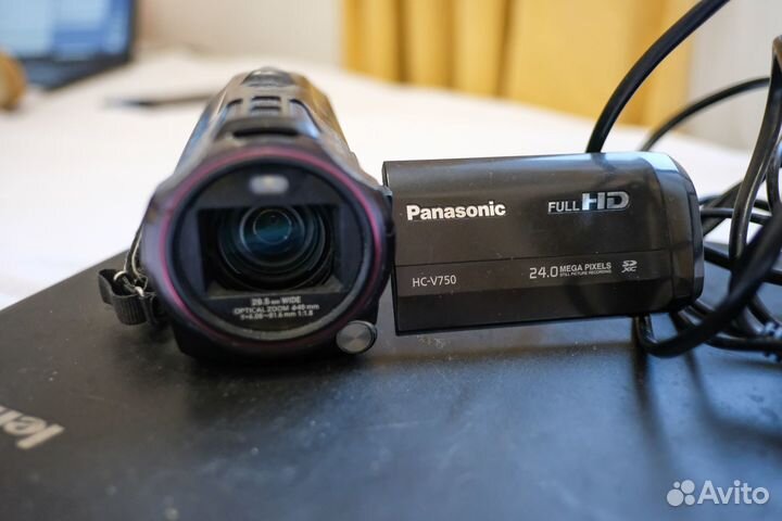 Продам видеокамеру Panasonic HC-V750