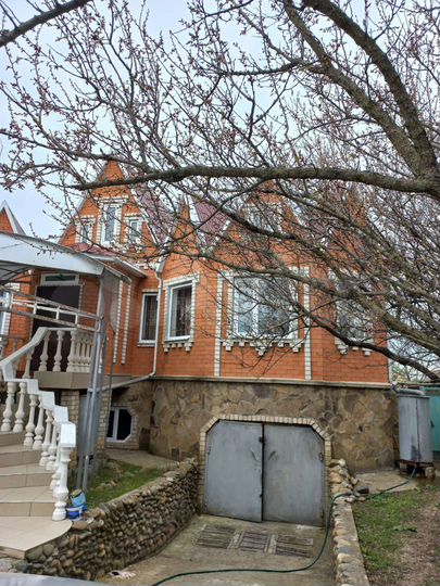 Дом 242 м² на участке 11 сот.