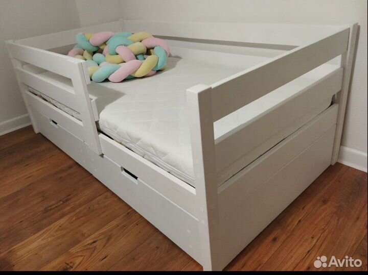 Кровать из массива